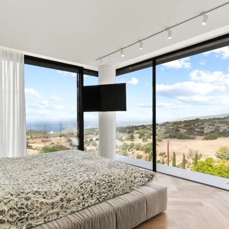 4-bedroom house in Paphos / Tala