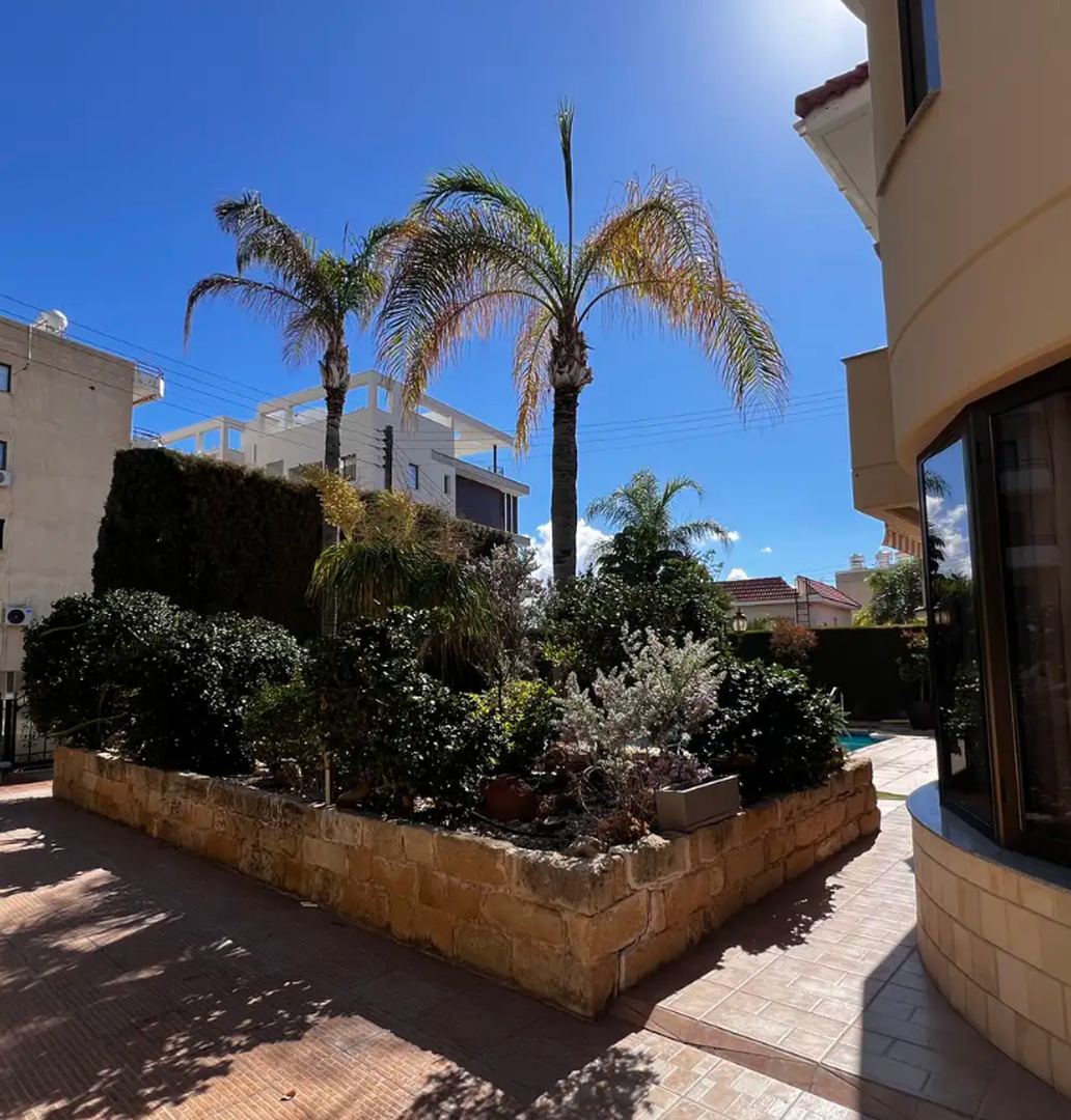 5-bedroom house in Limassol / Agios Tychonas