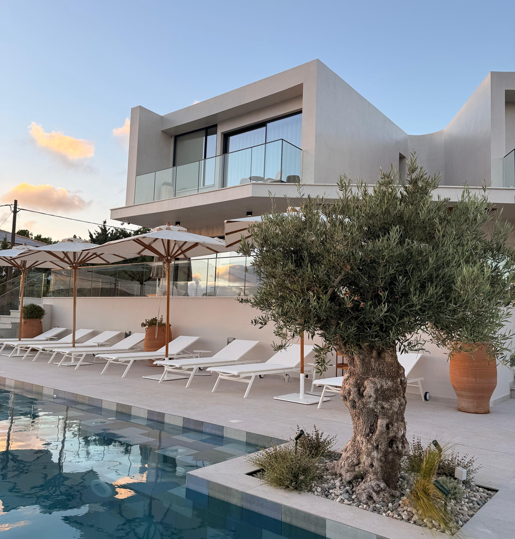 5-bedroom house in Paphos / Tala