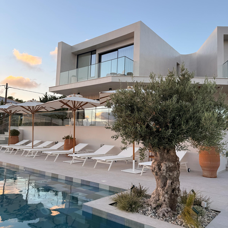5-bedroom house in Paphos / Tala