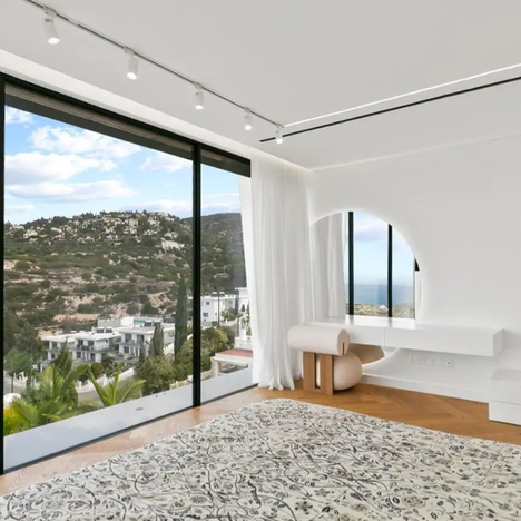 4-bedroom house in Paphos / Tala