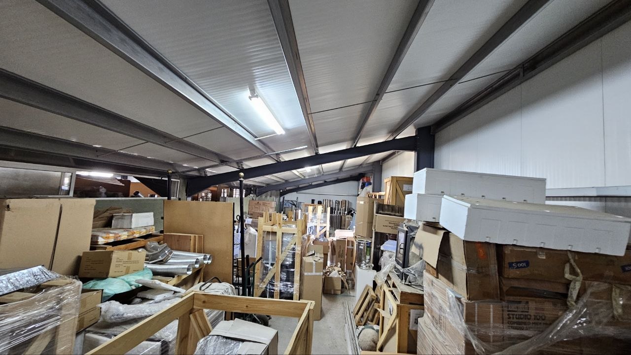 Industrial space next to the airport
