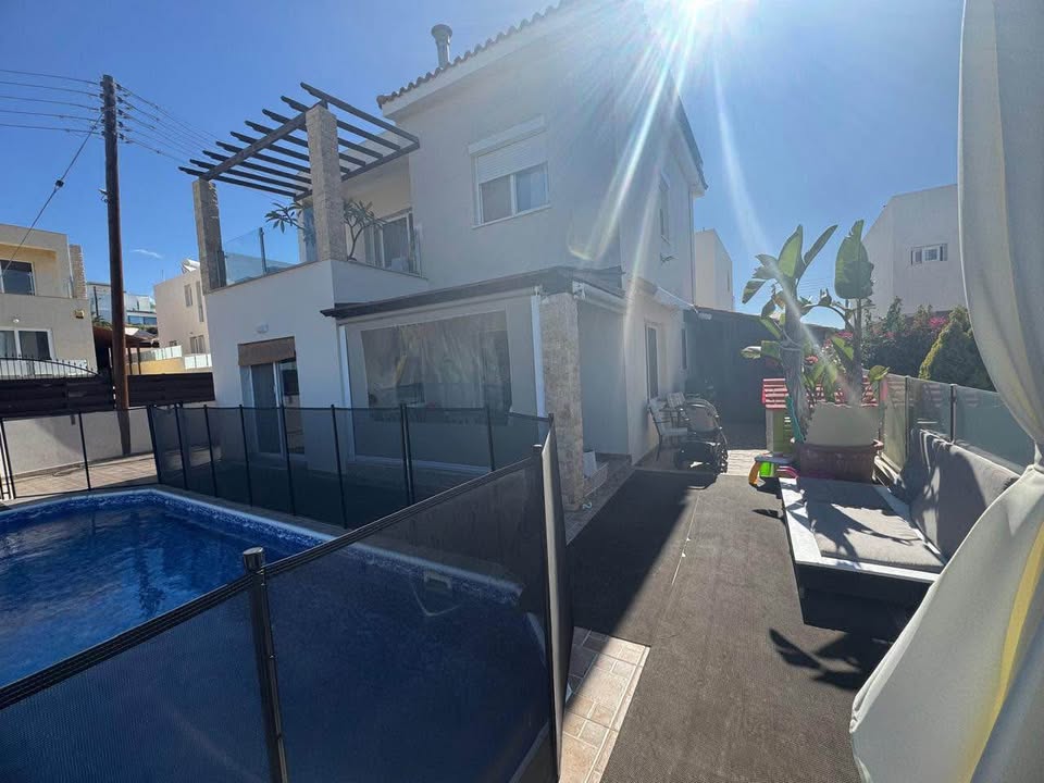 3-bedroom house in Paphos / Tala - Image 1