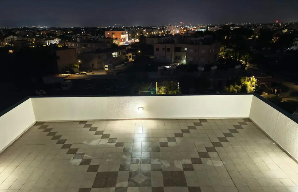  - Image 1
