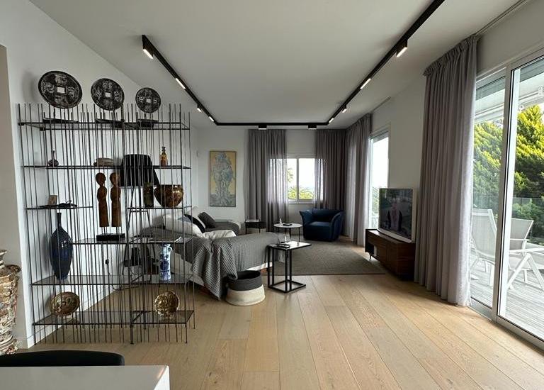 - Image 1