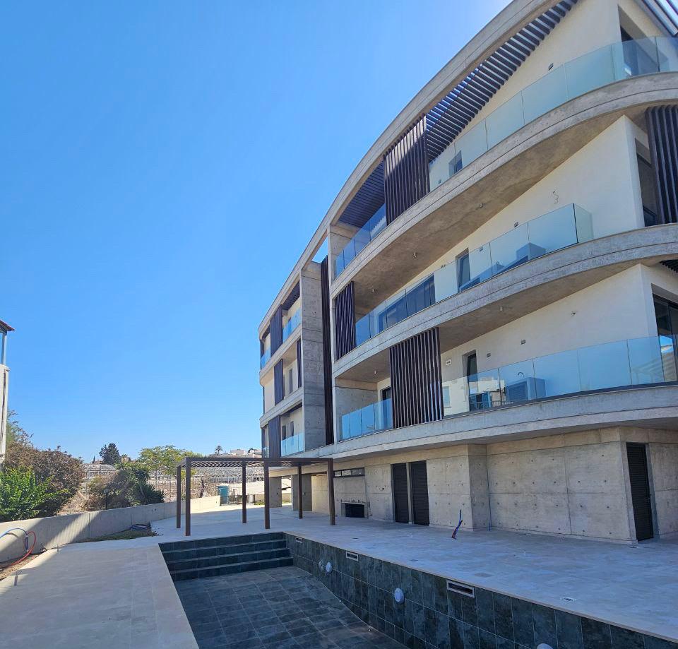  - Image 1