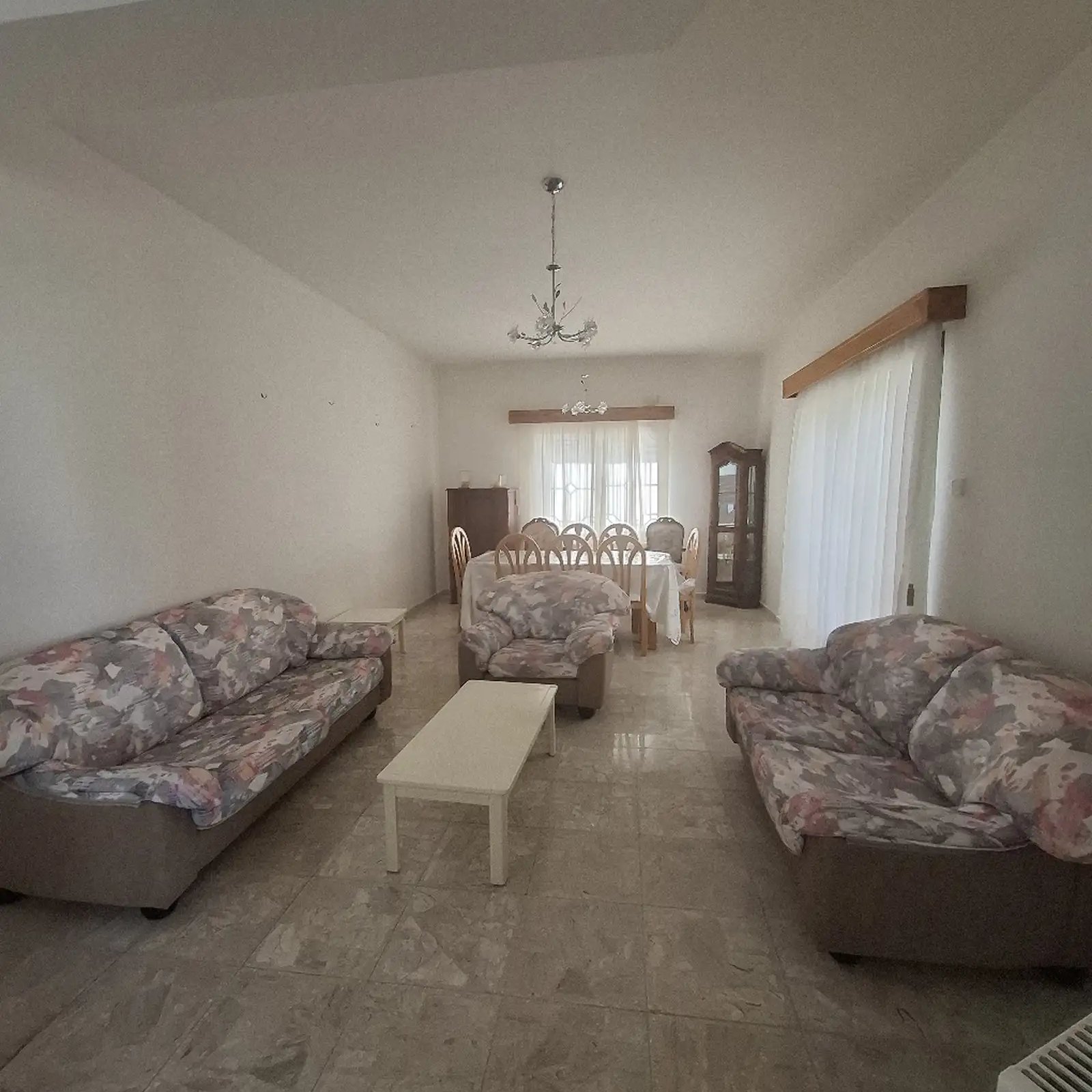 4-bedroom villa to rent - Image 1