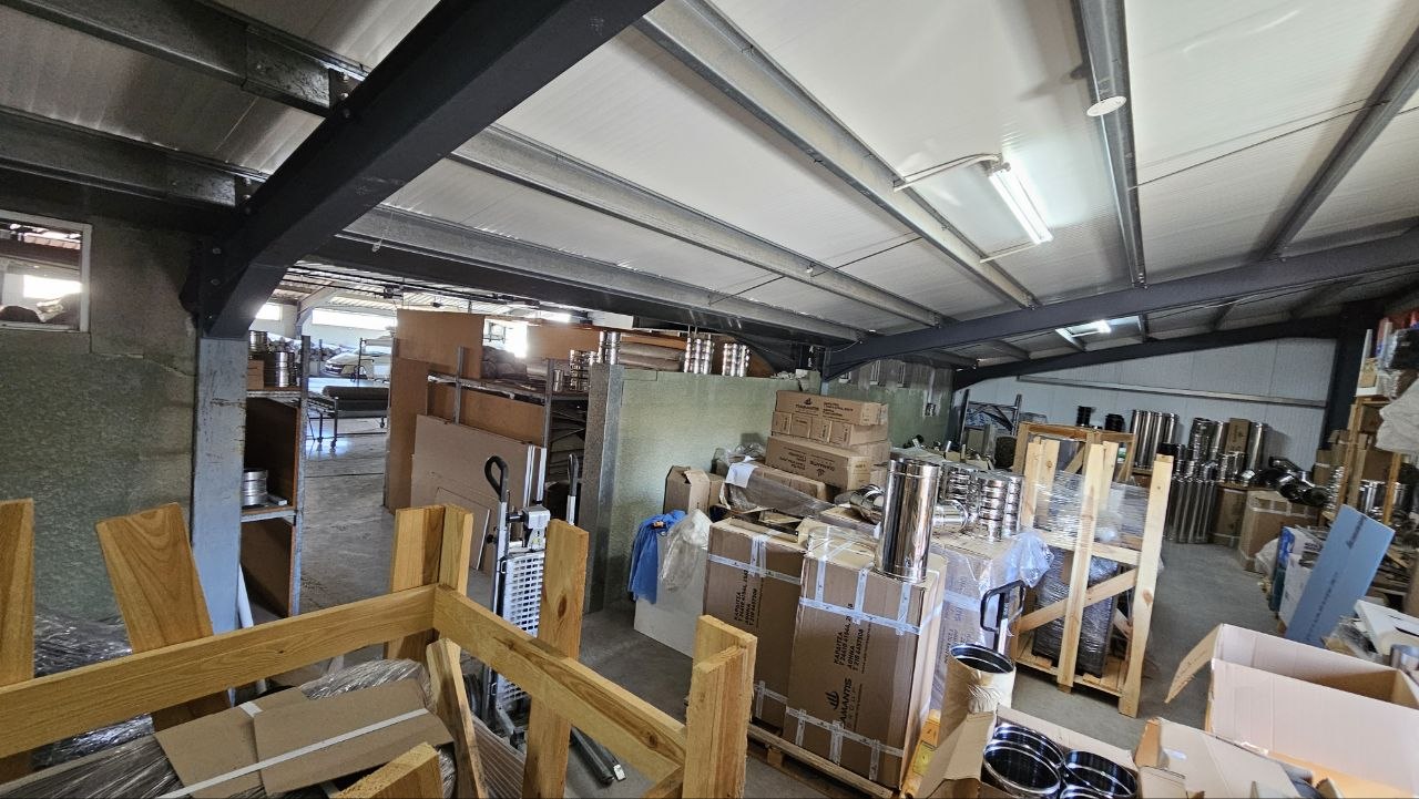 Industrial space next to the airport