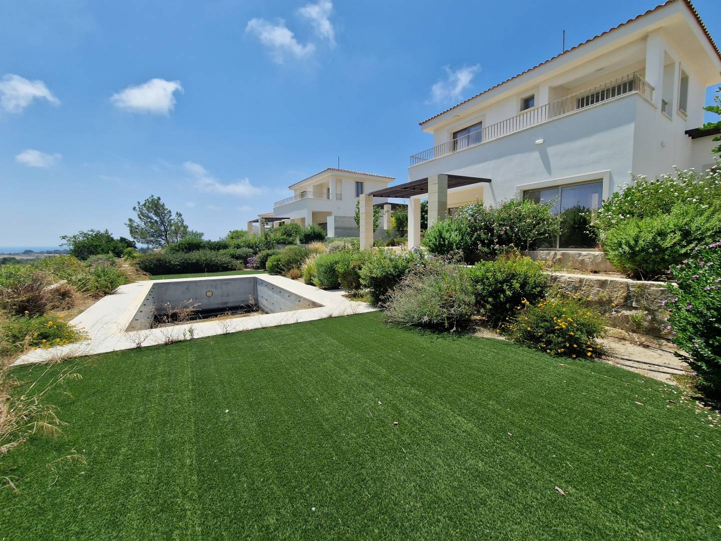 Maroni Hilltop Villas