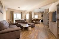 Propylea Court