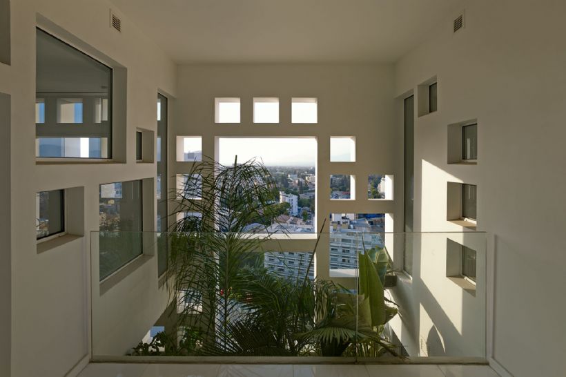 The White Walls (The Tower 25)