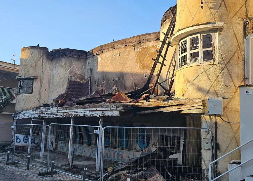 Apollon cinema burned down in the centre of Limassol