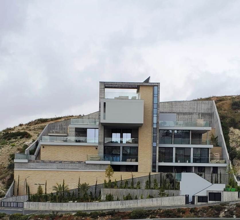  - Image 1