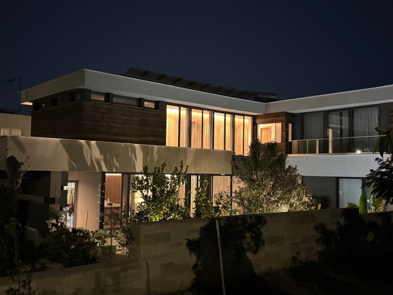 - Image 1