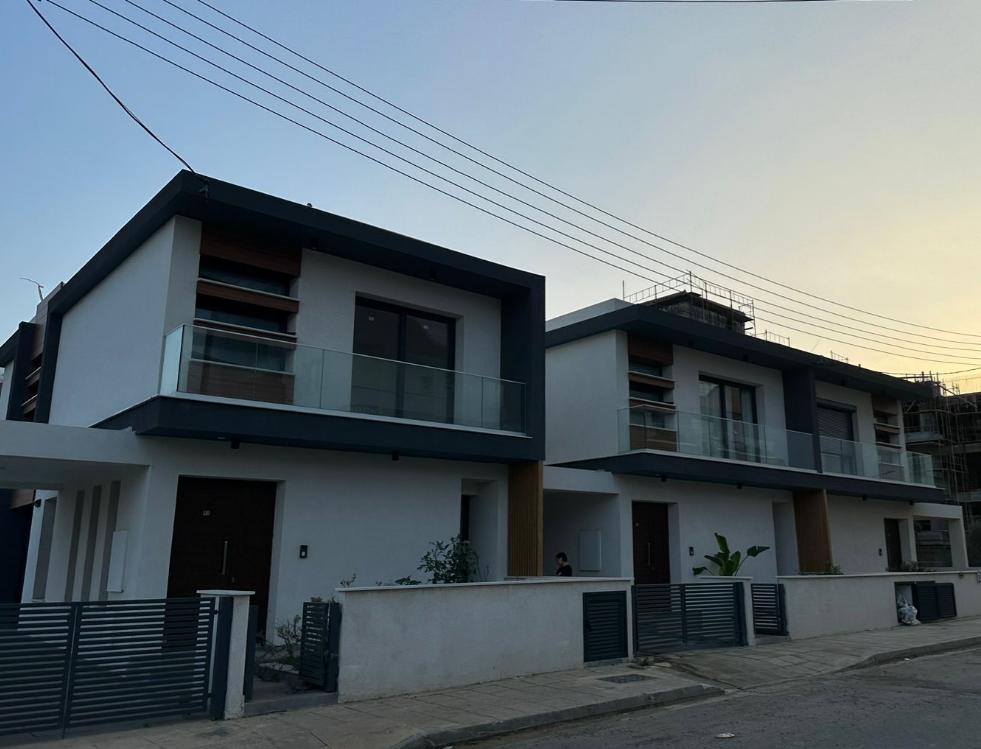 Zakaki Houses