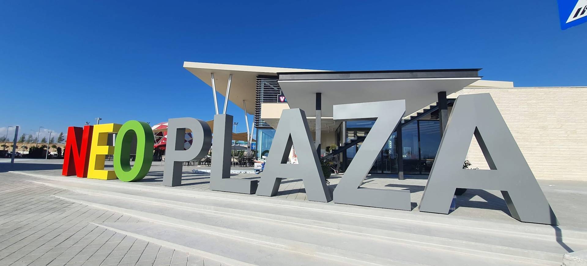 Владельцы аутлета Neo Plaza в Никосии подали в суд на Astro Bank