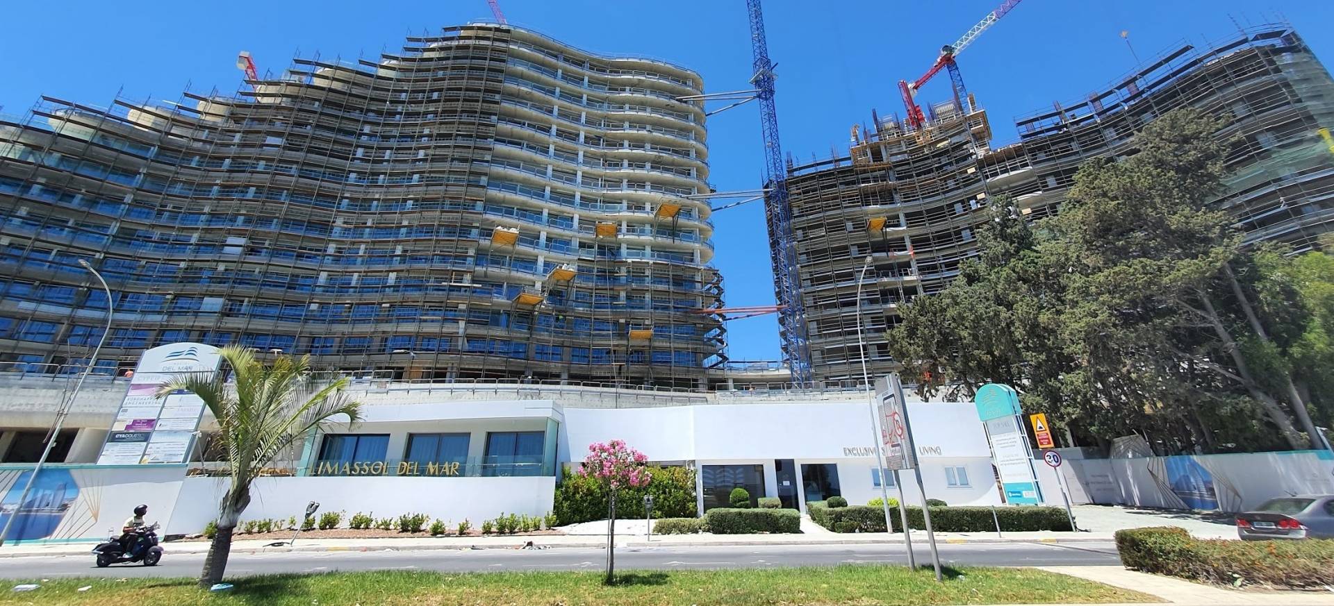 Хотите увидеть демонстрационный зал Limassol Del Mar? Тогда вам следует поторопиться!