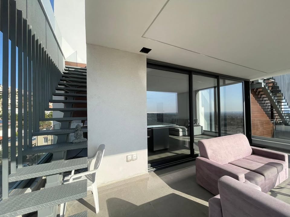  - Image 1