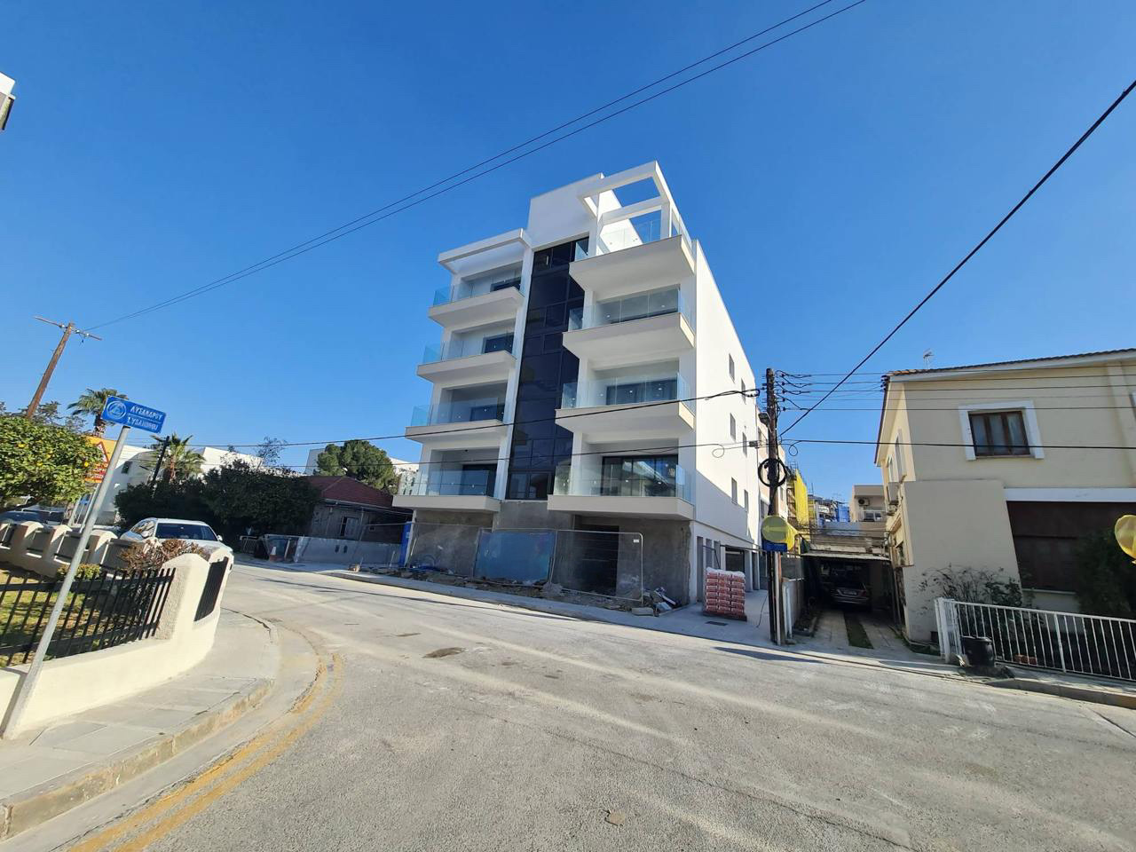 AURA RESIDENCE