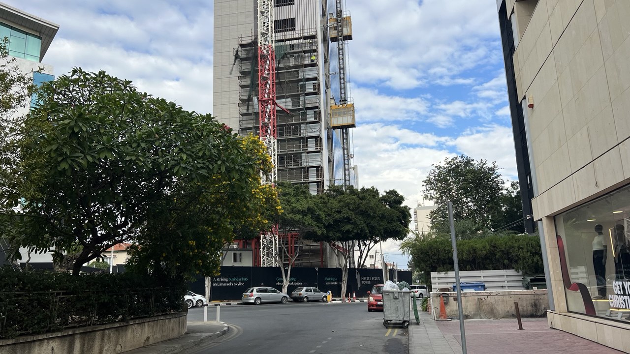 Строительство нового бизнес-центра Neocleous Tower в Лимассоле вышло на финишную прямую
