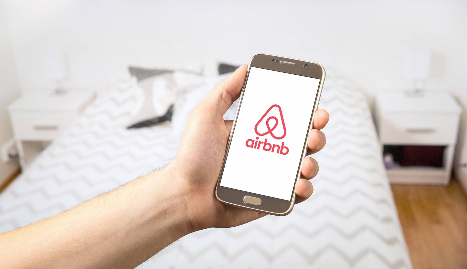 Airbnb has begun asking guests to send “courtesy cards”