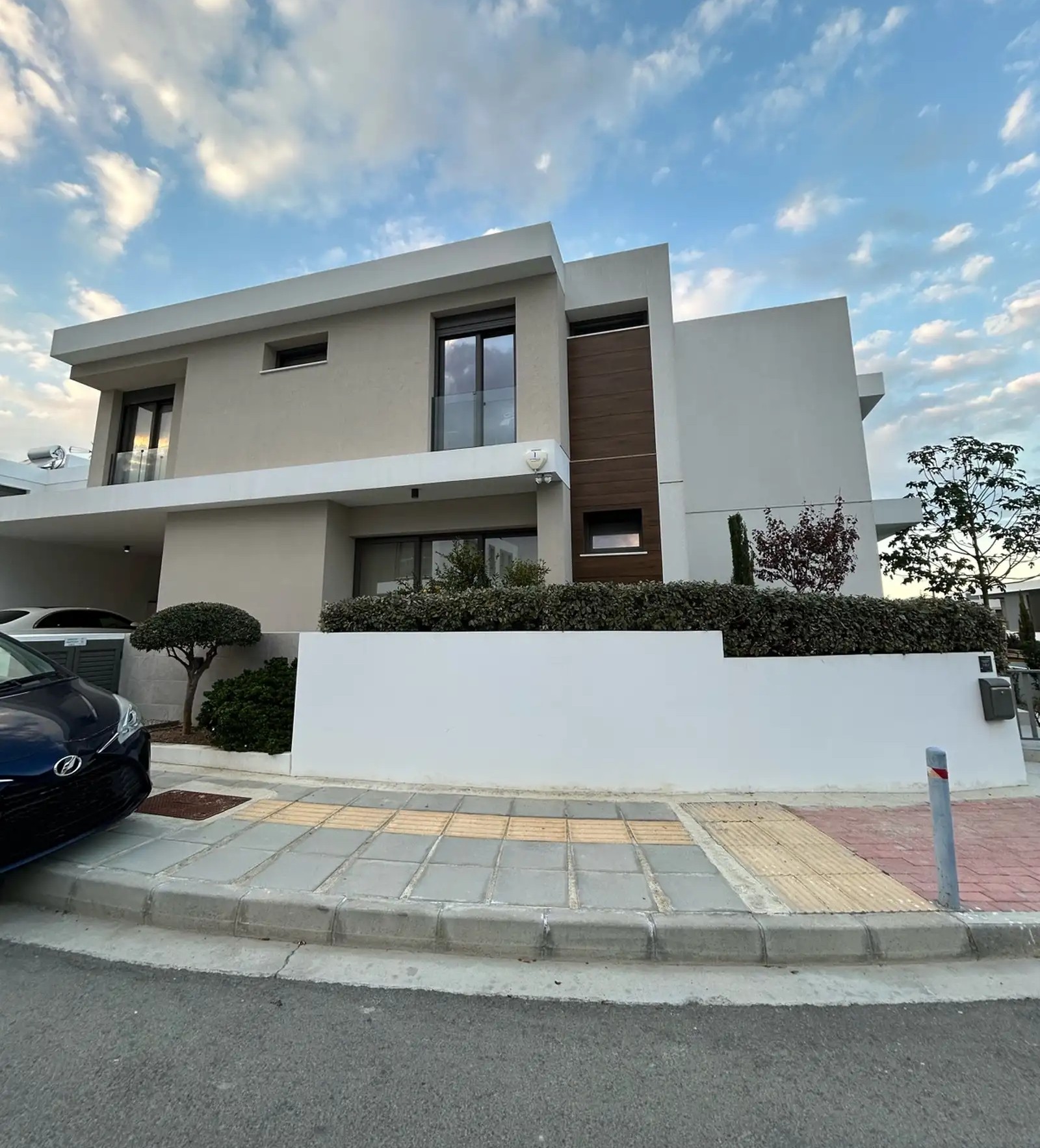 - Image 1