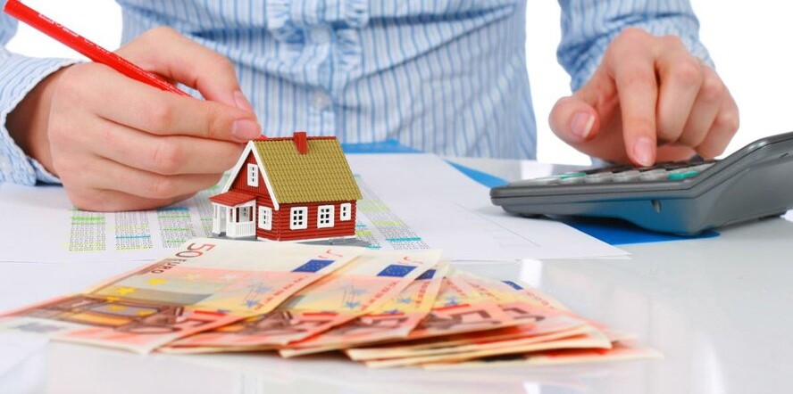 How many  salaries do Cypriots have to set aside to buy a 100-metre apartment?