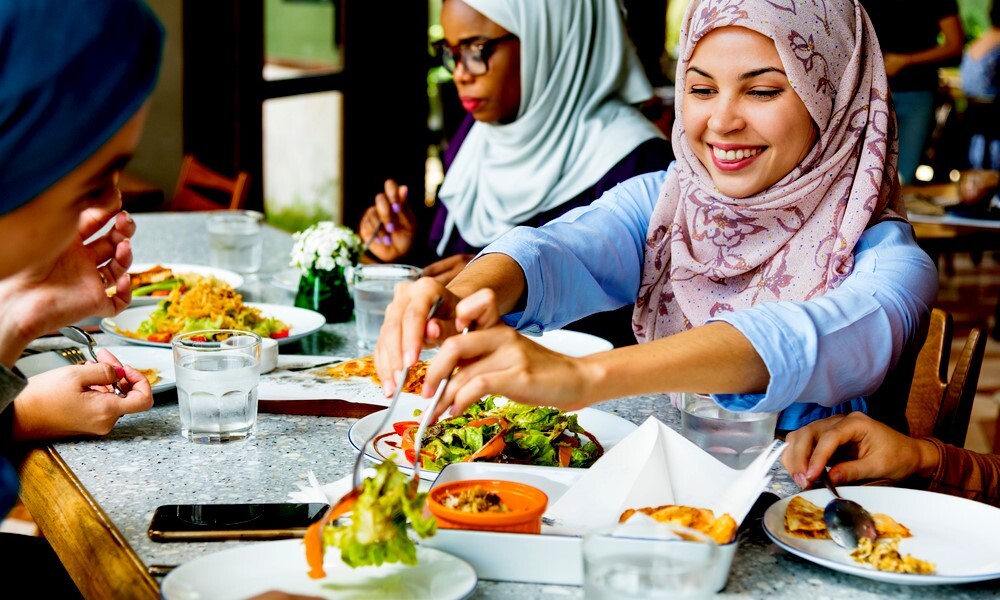 Food and groceries in the UAE: what locals eat and what tourists should try