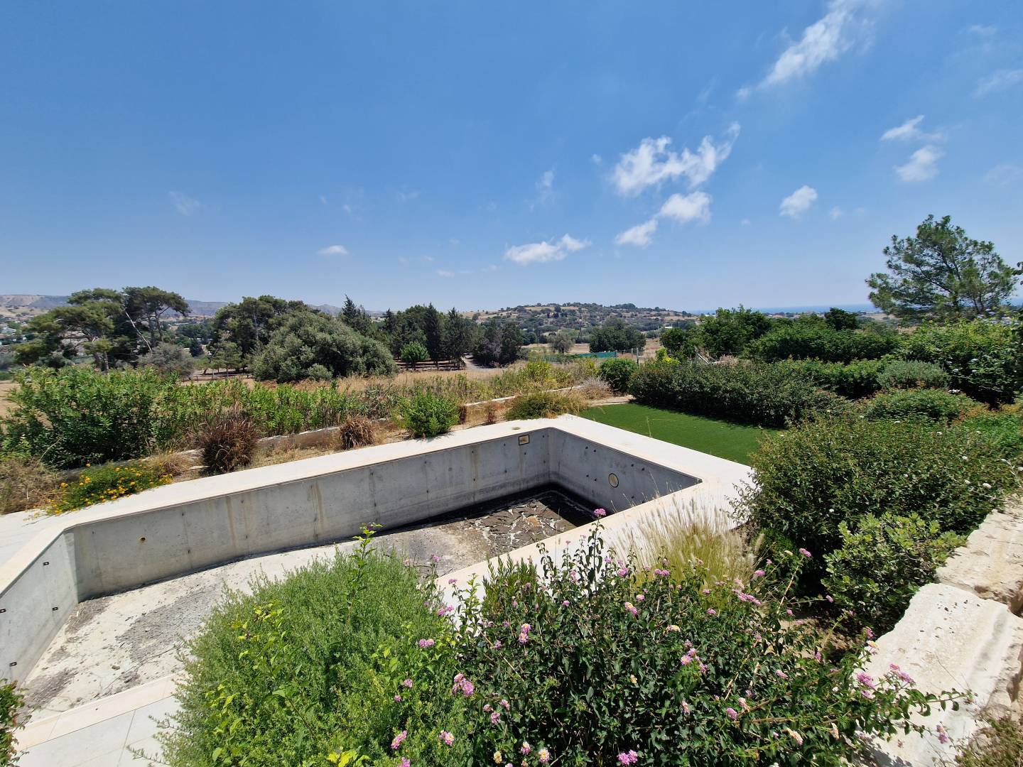 Maroni Hilltop Villas