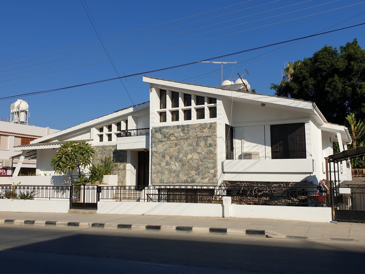  - Image 1
