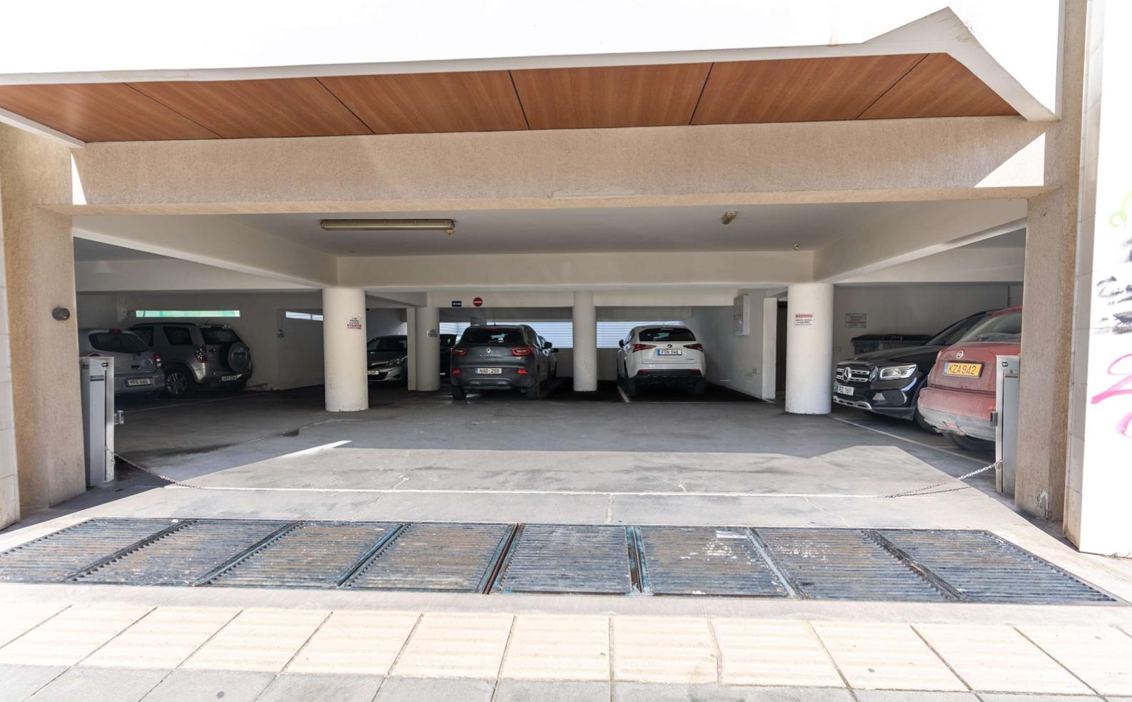 Vragadinou court