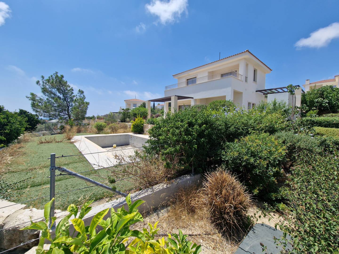 Maroni Hilltop Villas