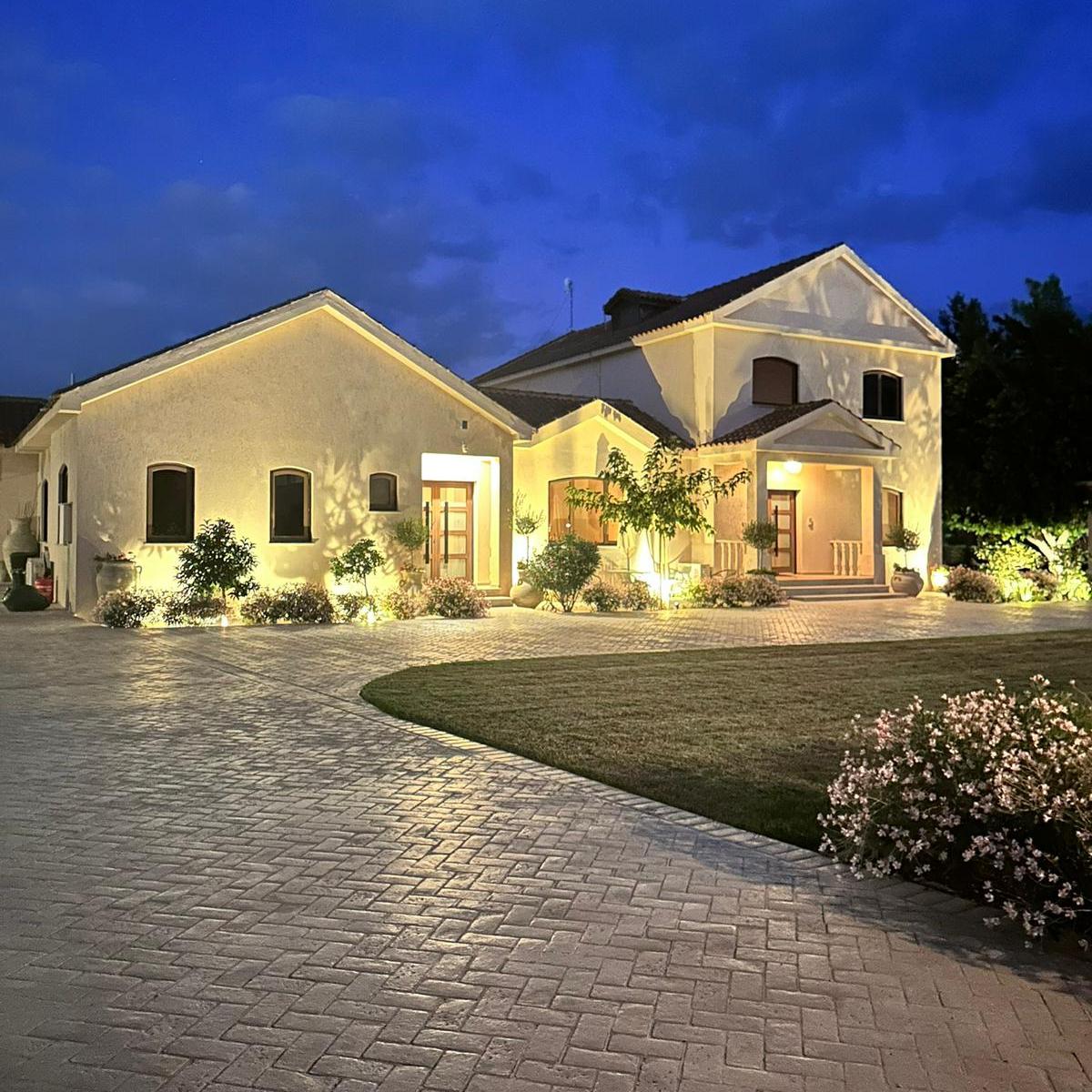  - Image 1