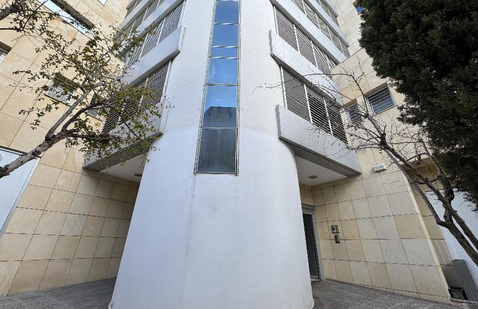  - Image 1
