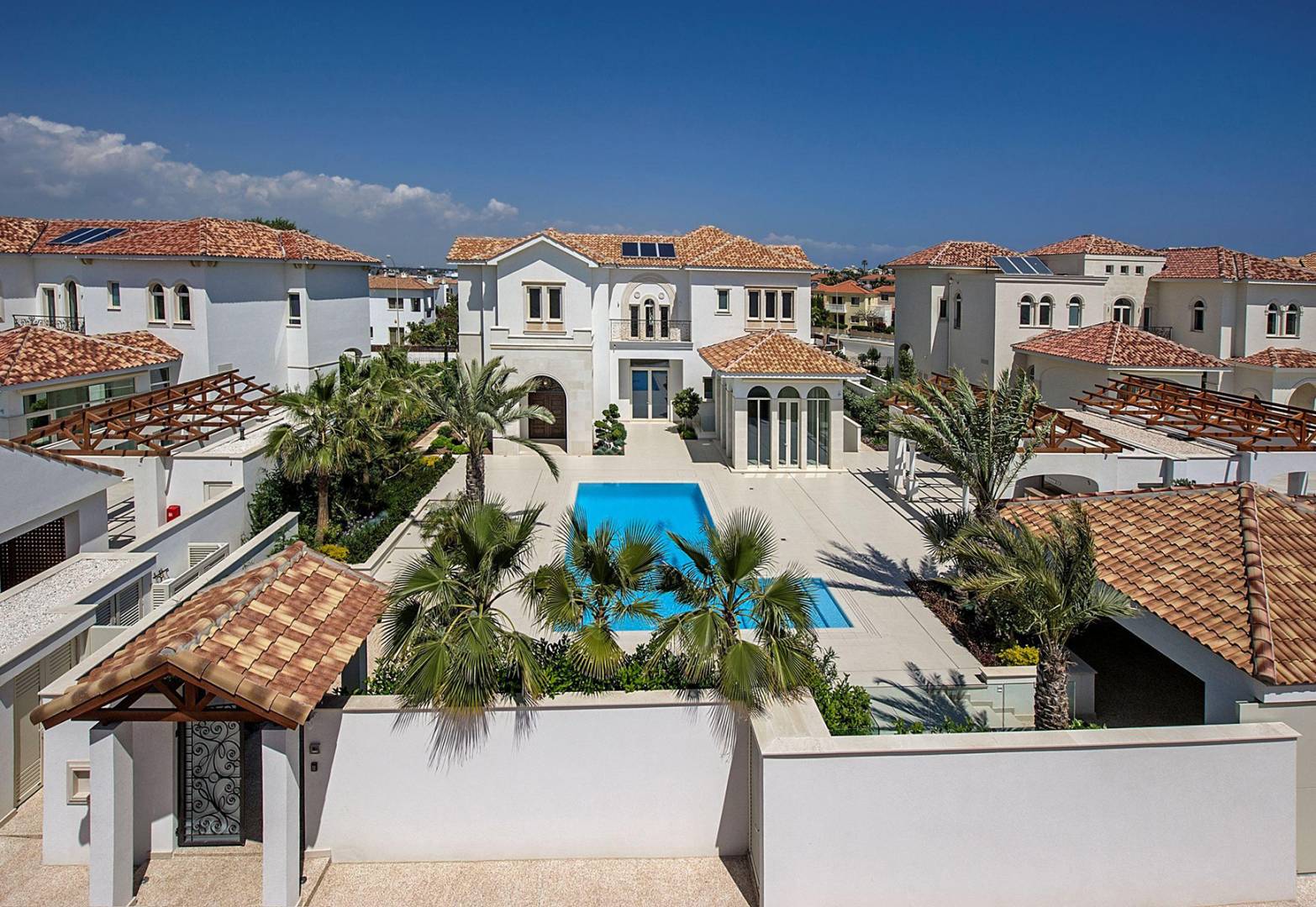 Luxury properties in Larnaca: Is it worth investing in the premium sector?