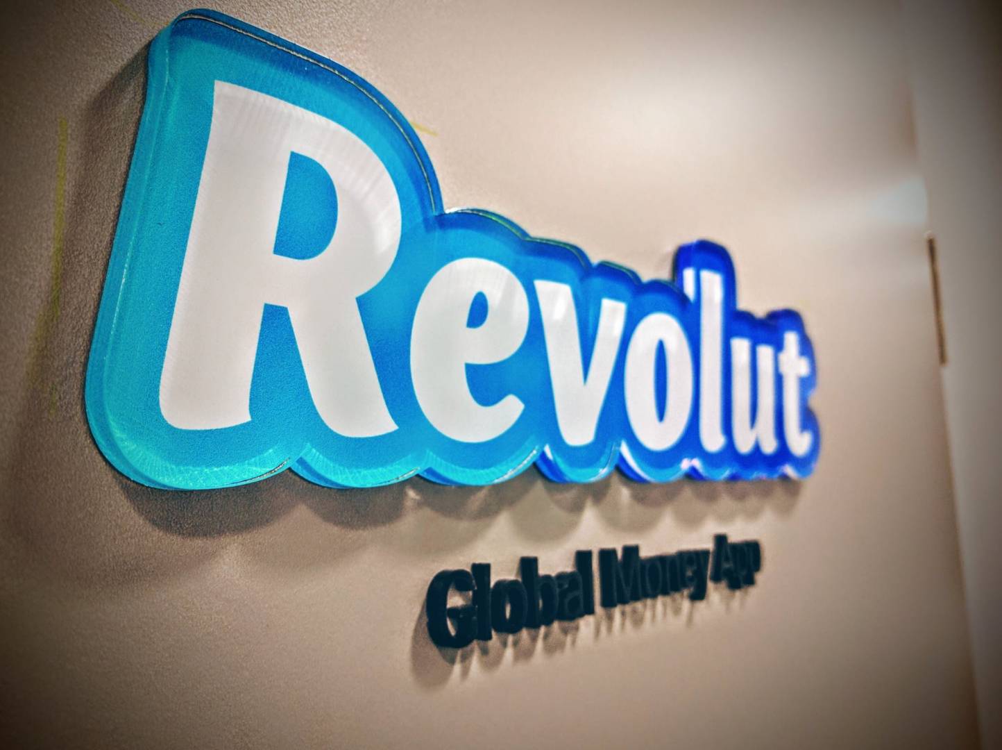 Revolut будет оказывать криптовалютные услуги с нового центра на Кипре