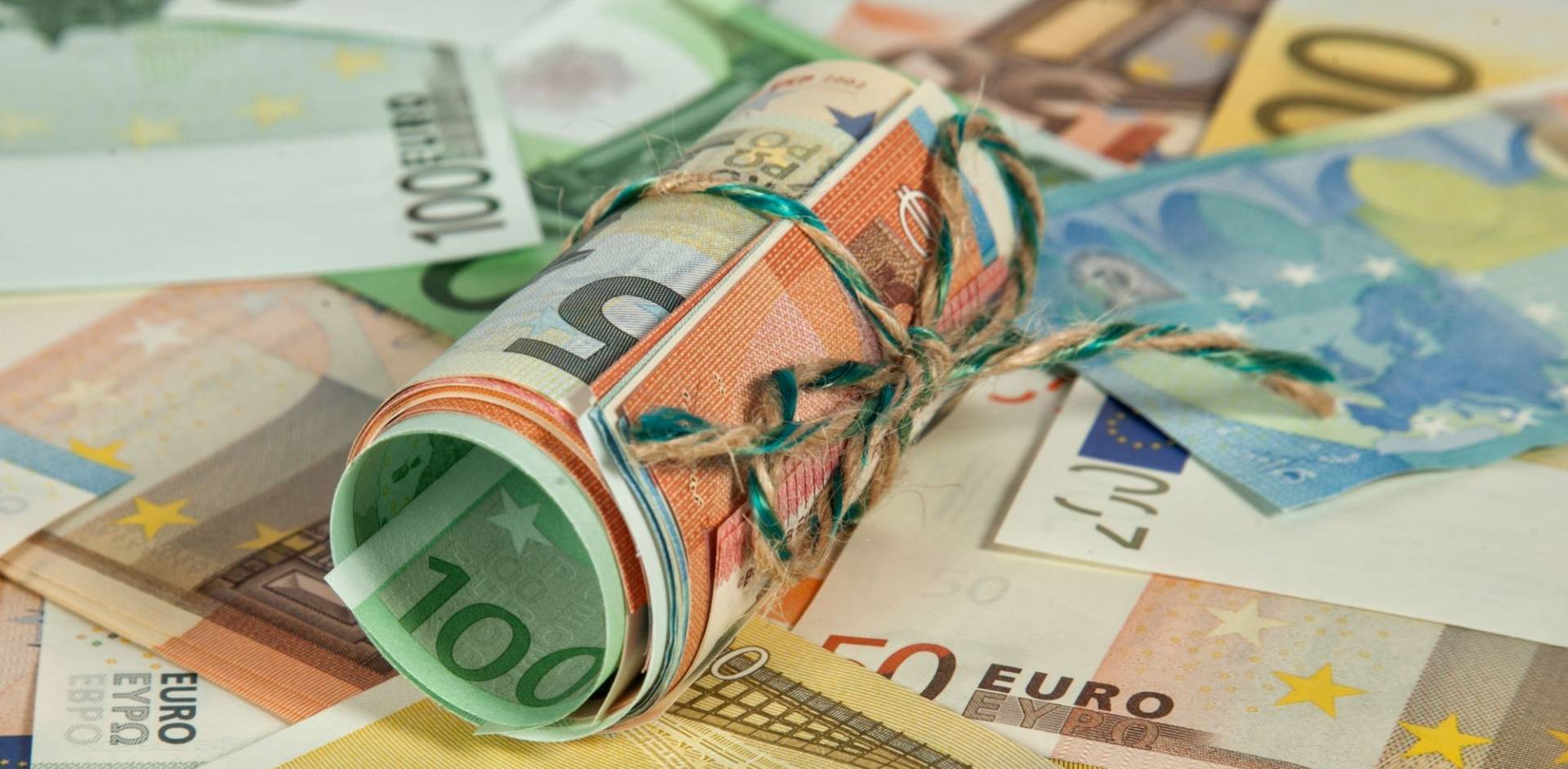 Household and non-financial company debt in Cyprus decreased