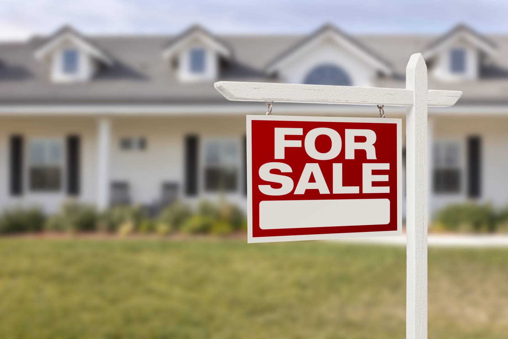 Банки Кипра продолжают активно распродавать конфискованное жильё по всему острову