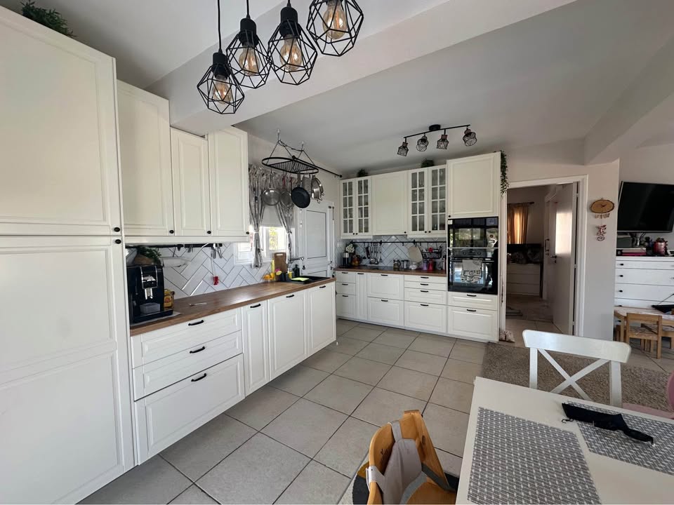 3-bedroom house in Paphos / Tala