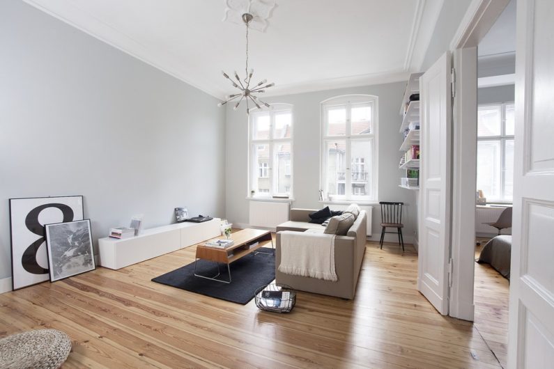How to visually raise the ceiling in the room: breaking stereotypes