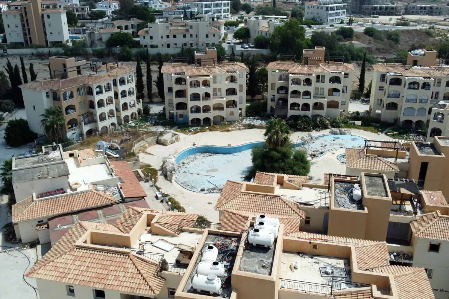 Fire at Agios Nikolaos apartment complex in Paphos