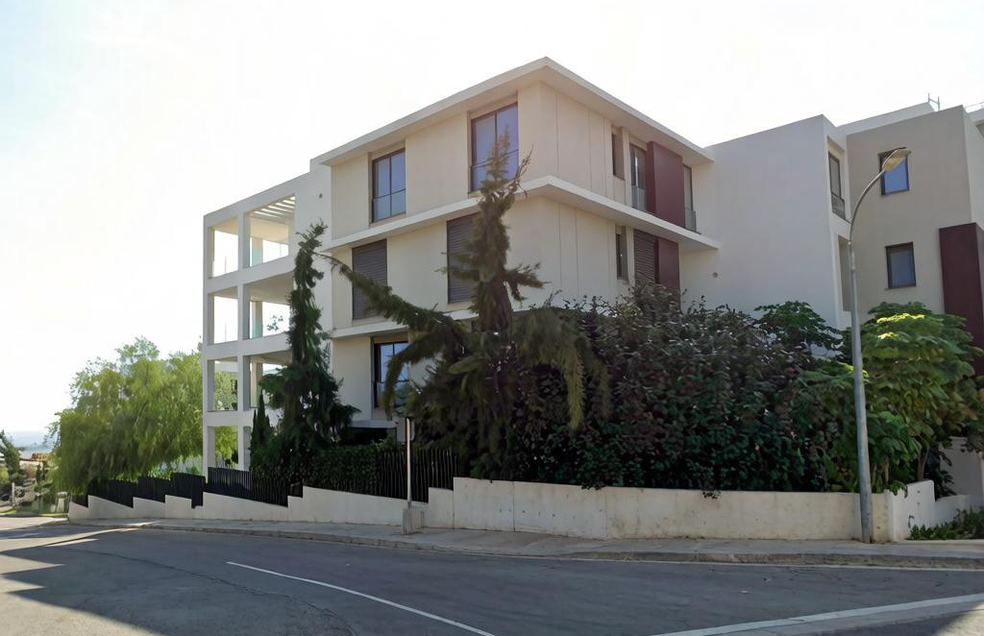 - Image 1