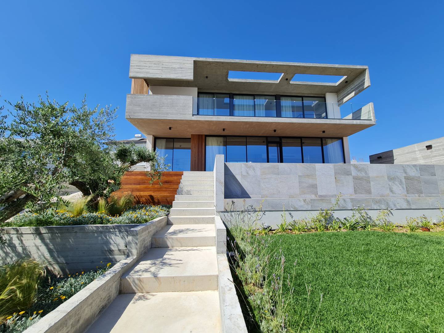 - Image 1