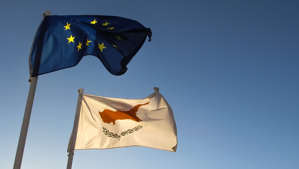 Спикер парламента Кипра предлагает заморозить паспортную программу