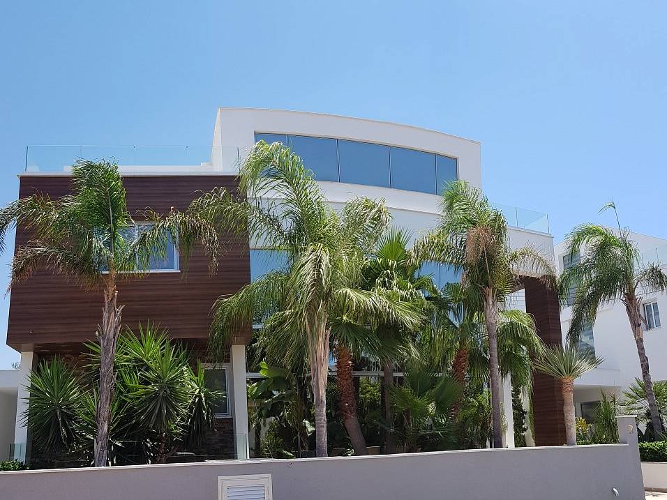 Renada complex