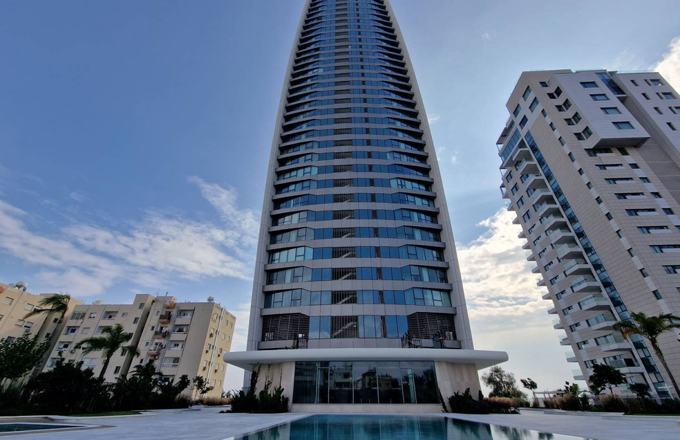  - Image 1
